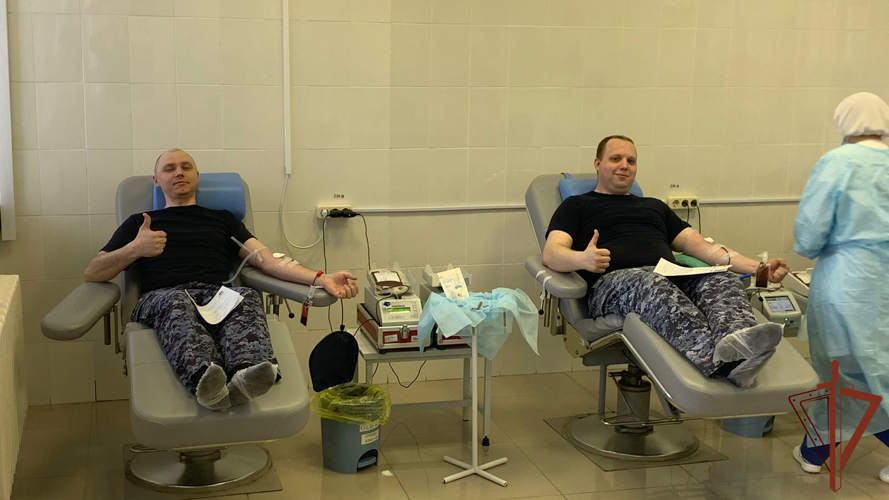 Росгвардейцы пополнили банк крови в Национальный день донора на Урале