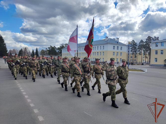 Военнослужащие Уральского округа Росгвардии начали подготовку к параду Победы