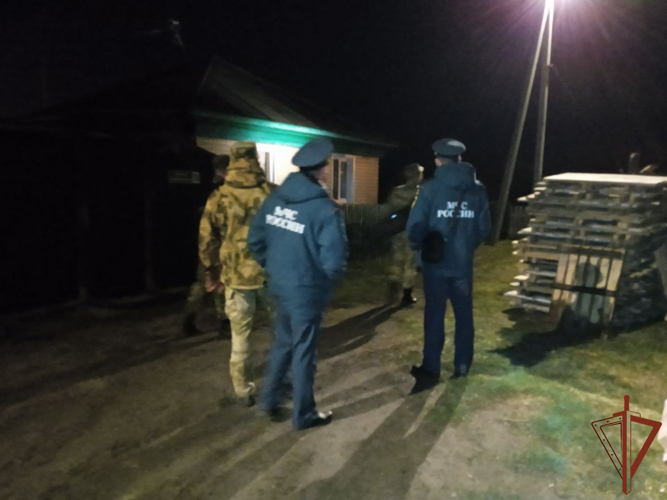 Росгвардейцы оказывают помощь в патрулировании затопляемых во время паводка территорий в Зауралье