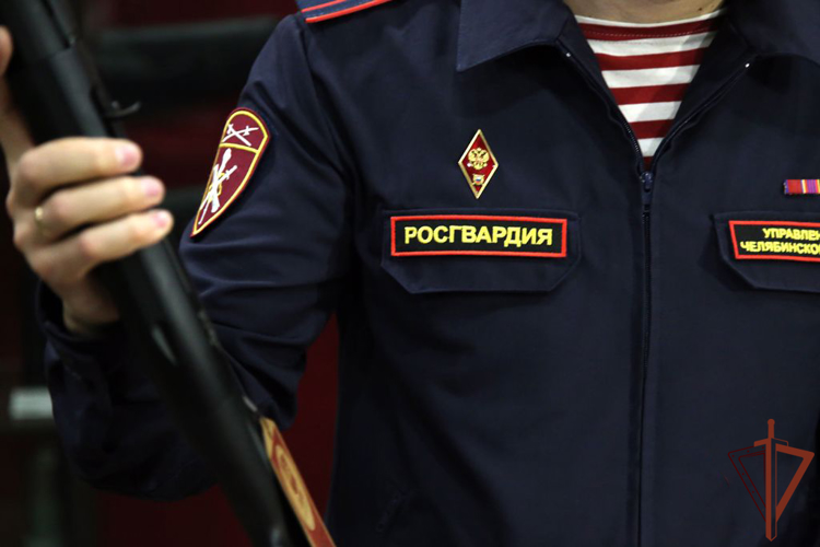 Росгвардия принимает оружие у уральцев на временное хранение и продолжает помогать пострадавшим от паводка