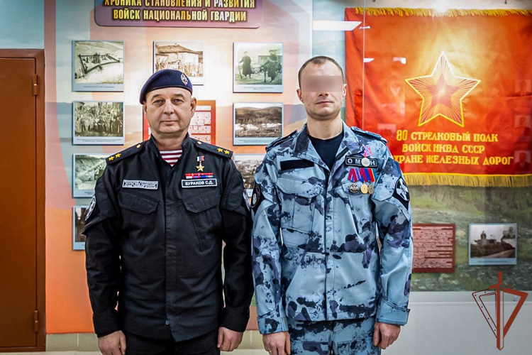 Командующий Северо-Западного округа Росгвардии вручил награды росгвардейцам-участникам СВО