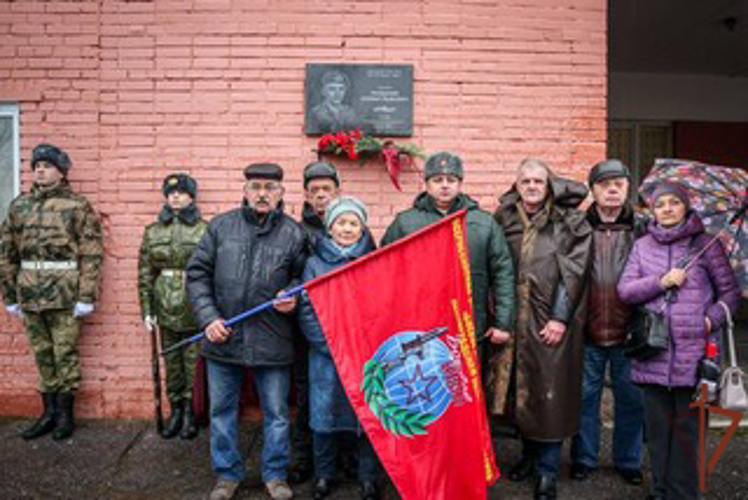Память погибшего на Северном Кавказе военнослужащего ведомства почтили росгвардейцы в Ленинградской области