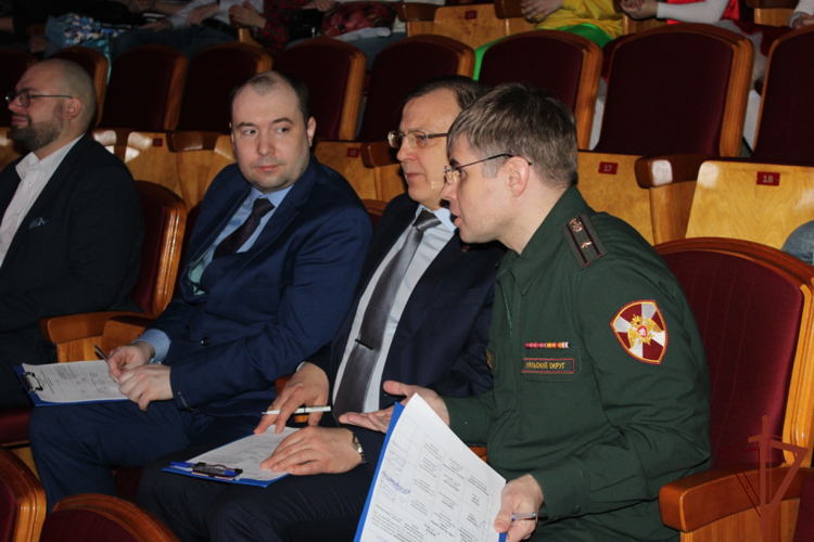 Росгвардия продолжает проводить патриотические и профориентационные мероприятия с юными жителями Урала