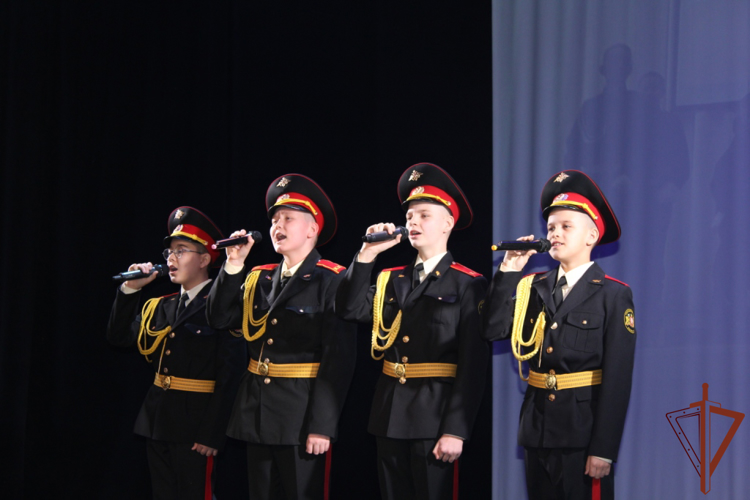 Росгвардия продолжает проводить патриотические и профориентационные мероприятия с юными жителями Урала