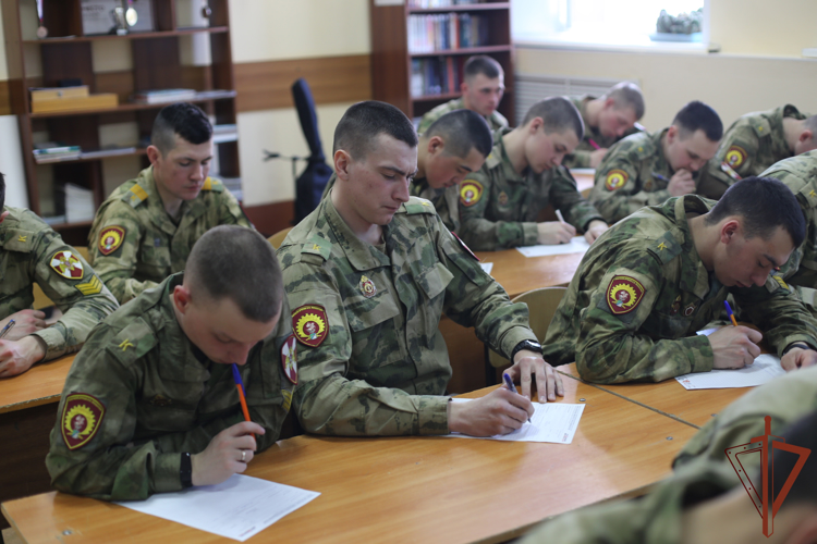 Курсанты Новосибирского военного института Росгвардии приняли участие во Всероссийской акции «Тотальный диктант»