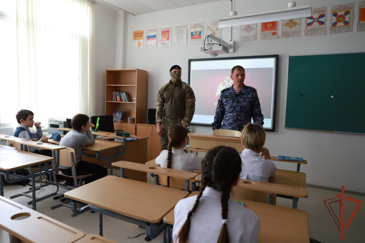 Росгвардейцы проводят патриотические мероприятии для подрастающего поколения на Урале