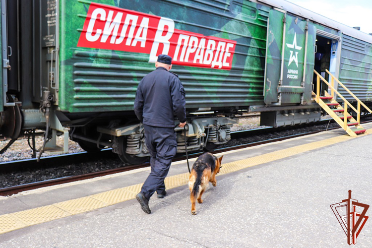 Росгвардия обеспечила безопасность посетителей агитационного поезда «Сила в правде» в Приволжском округе