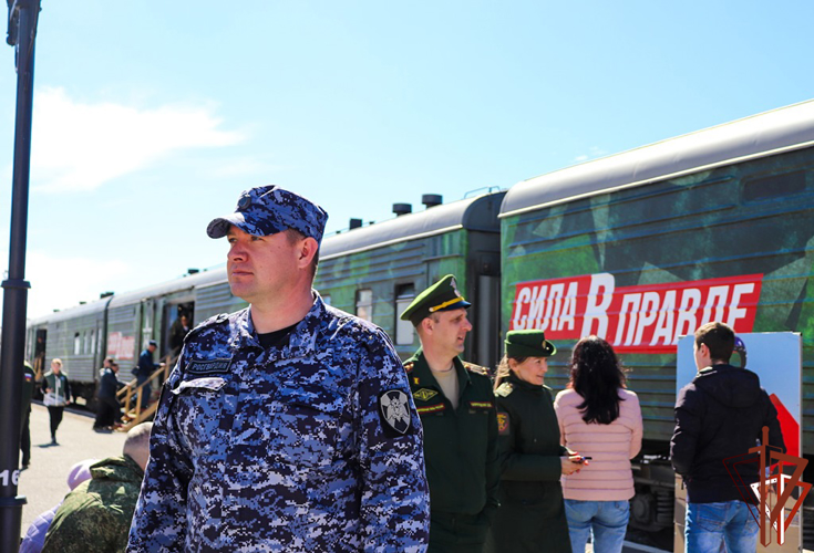 Росгвардия обеспечила безопасность посетителей агитационного поезда «Сила в правде» в Приволжском округе
