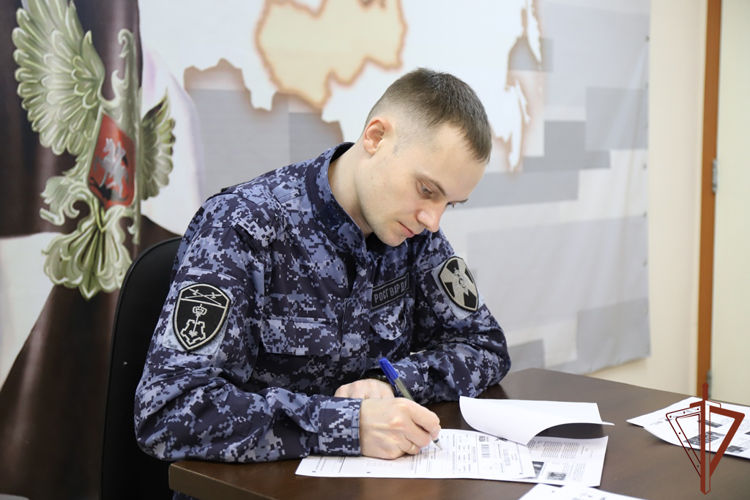 Росгвардейцы написали «Диктант Победы» на Урале