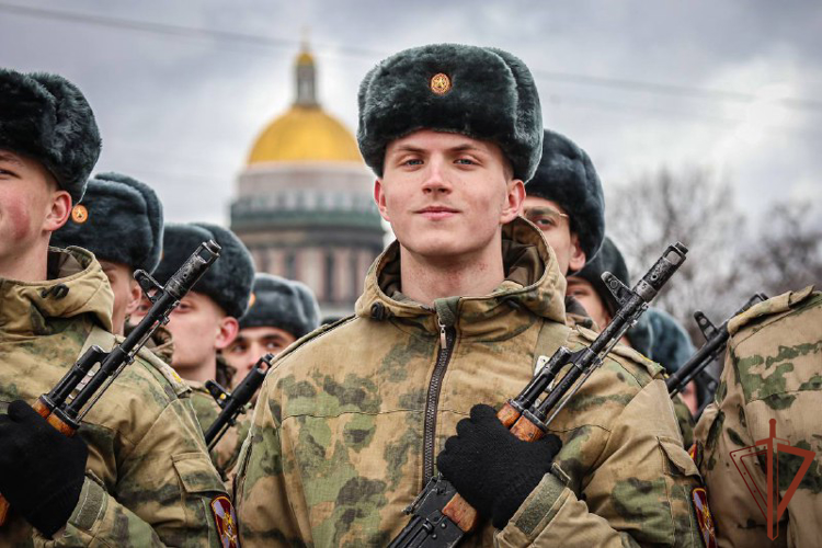 Росгвардейцы приступили к тренировкам Парада Победы в Санкт-Петербурге