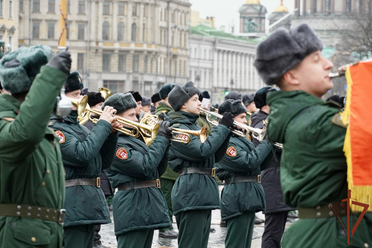 Оркестр Северо-Западного округа Росгвардии сыграл на первой репетиции Парада Победы в Санкт-Петербурге (видео)