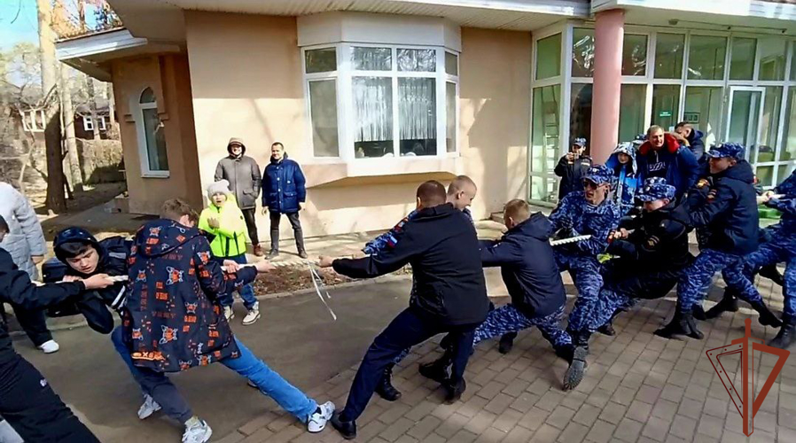 Курсанты «Гвардейской смены» встретились с детьми из ДНР и ЛНР в Московской области