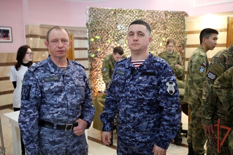 В Уральском округе Росгвардии состоялась презентация документального фильма о военнослужащем ведомства Герое России Александре Бузине   