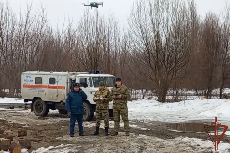 Операторы БПЛА Росгвардии ведут мониторинг паводковой обстановки с воздуха в Алтайском крае