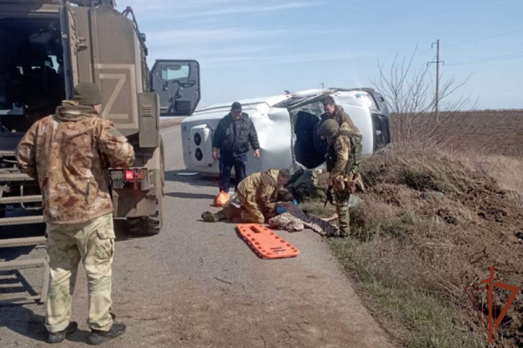 Росгвардейцы спасли попавших в ДТП граждан в Запорожской области