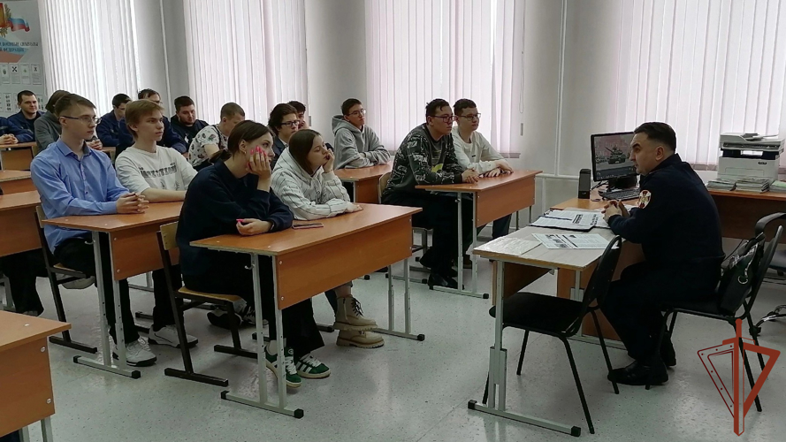 Росгвардия продолжает знакомить уральскую молодежь с военными институтами ведомства