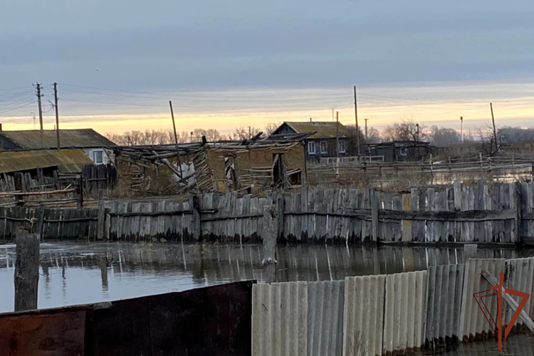 Росгвардия принимает оружие у уральцев на временное хранение и продолжает помогать пострадавшим от паводка