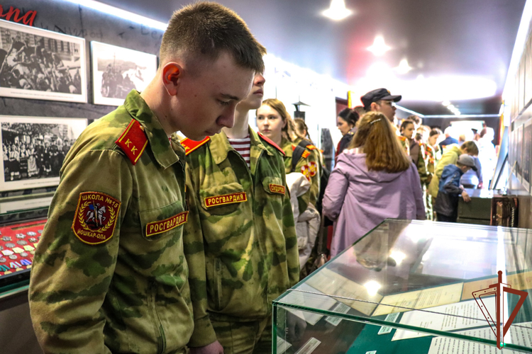 Росгвардия обеспечила безопасность посетителей агитационного поезда «Сила в правде» в Приволжском округе