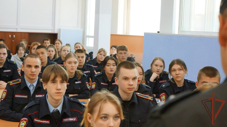 Росгвардия проводит патриотические встречи и занятия по безопасности с уральской молодежью