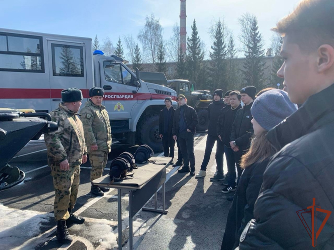 Дни открытых дверей прошли в воинских частях и территориальных управлениях Росгвардии в Приволжье