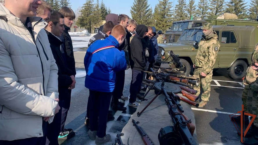 Дни открытых дверей прошли в воинских частях и территориальных управлениях Росгвардии в Приволжье