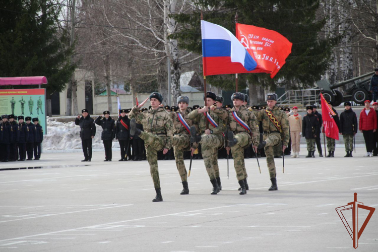 Военнослужащие Росгвардии приняли участие в тренировках перед парадом Победы в Перми