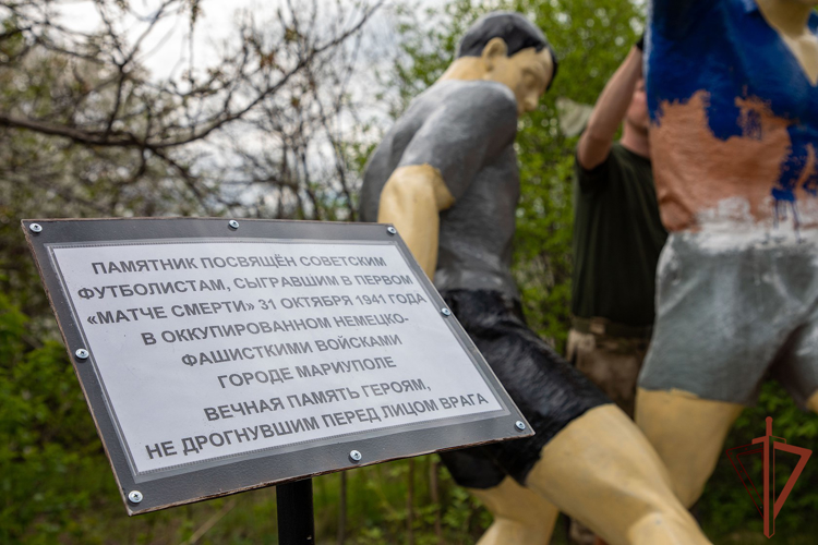 Росгвардейцы совместно с военной контрразведкой ведомства восстановили очередной памятник в ДНР (видео)