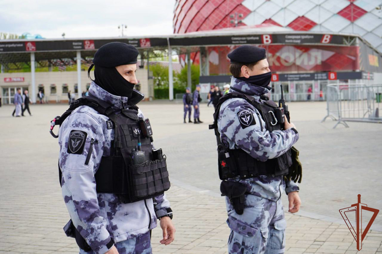 Росгвардейцы обеспечили безопасность матчей по футболу 26-го тура РПЛ в Москве