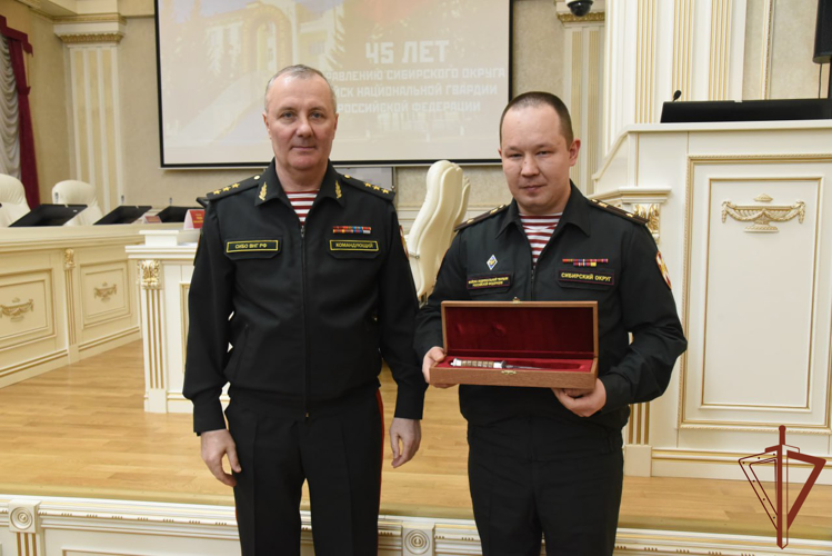 Командующий Сибирским округом Росгвардии поздравил личный состав с годовщиной образования объединения