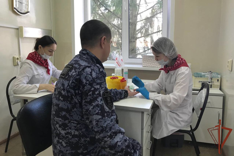 Акция Росгвардии «От сердца к сердцу» в преддверии Национального дня донора России состоялась в Чувашии