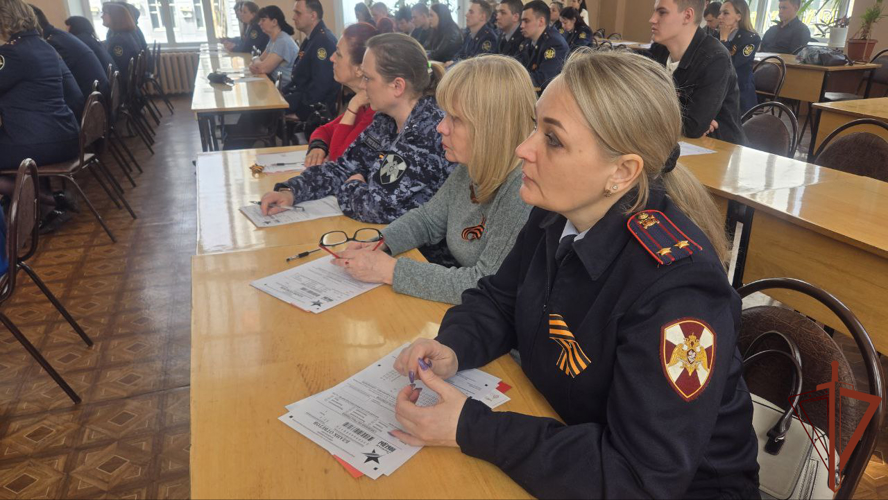 Центральный округ Росгвардии принял участие в «Диктанте Победы» 