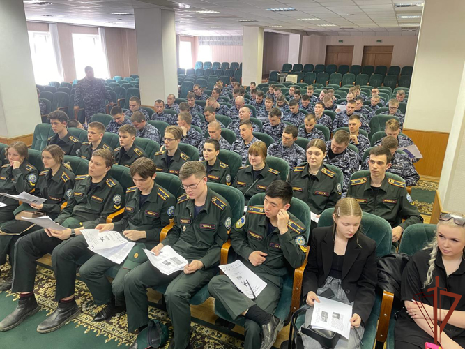 Центральный округ Росгвардии принял участие в «Диктанте Победы» 