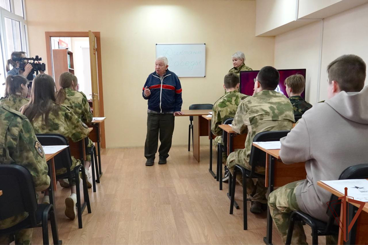 К акции «Диктант Победы» в Костроме присоединился 93-летний ветеран войск правопорядка  