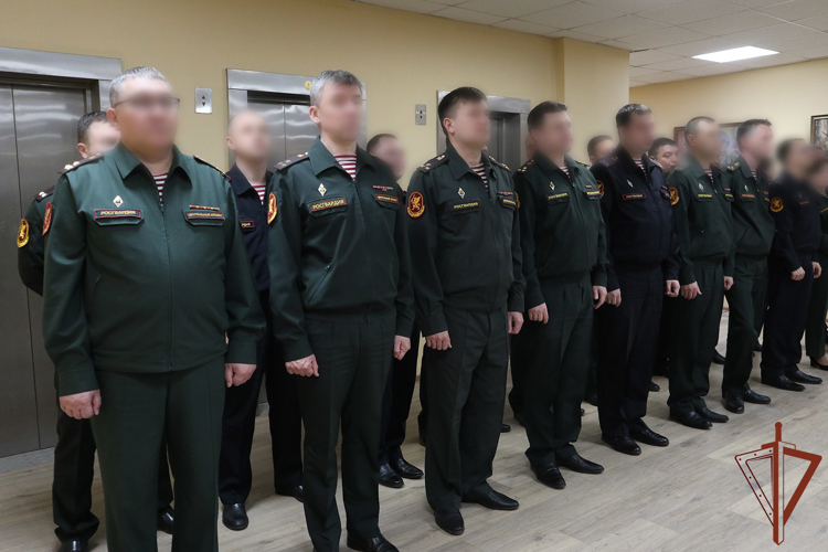Генерал-полковник Алексей Воробьёв вручил награды офицерам Росгвардии