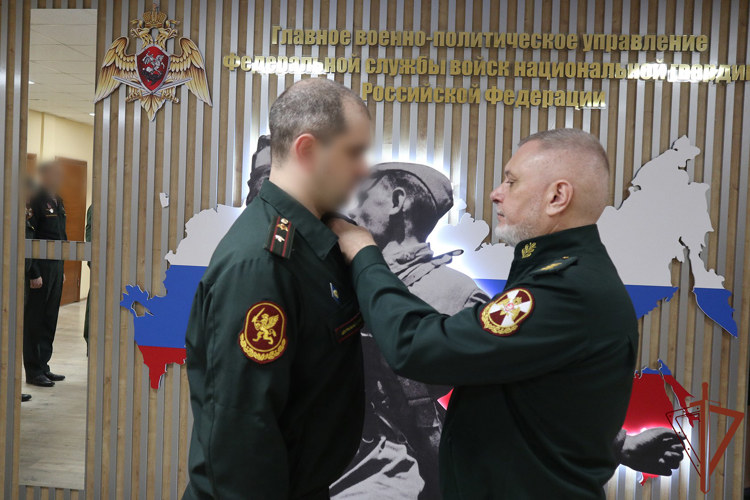 Генерал-полковник Алексей Воробьёв вручил награды офицерам Росгвардии