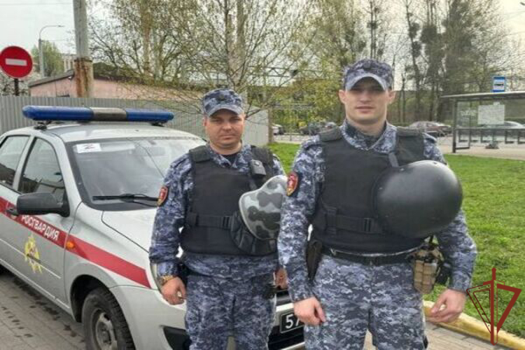 Росгвардейцы в Калининграде потушили пожар в квартире горожанки и задержали подозреваемого в поджоге (видео)