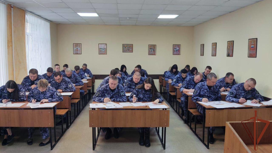 Росгвардейцы приняли участие в Международной патриотической акции «Диктант Победы» в Приволжье
