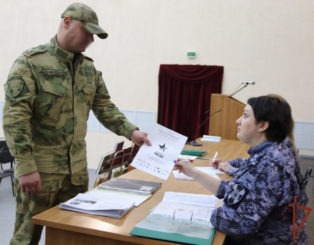 Росгвардейцы приняли участие в Международной патриотической акции «Диктант Победы» в Приволжье
