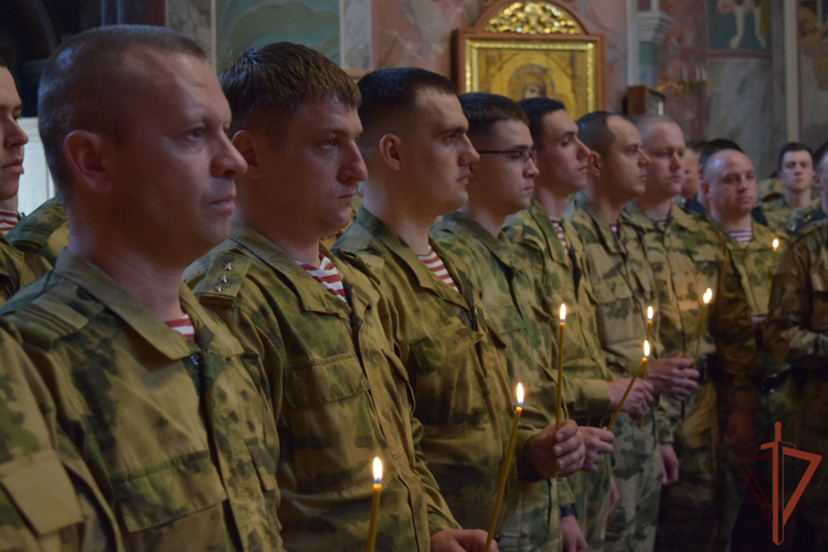 Росгвардейцы и духовенство в Серафимо-Дивеевском монастыре помолились о даровании победы русскому войску