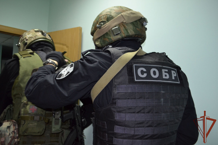 Спецназ Росгвардии задержал подозреваемых в получении взятки в Иркутской области