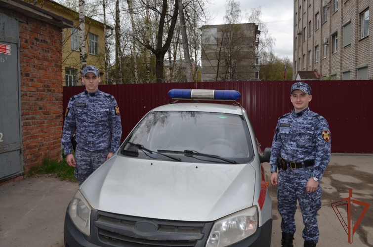 Сотрудники Росгвардии в Вологде помогли родителям разыскать потерявшегося ребенка