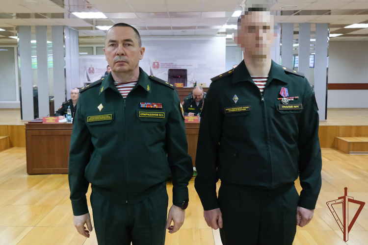 Военнослужащим и сотрудникам Уральского округа Росгвардии вручены государственные и ведомственные награды