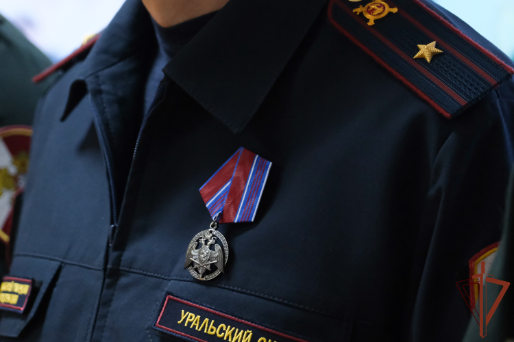 Военнослужащим и сотрудникам Уральского округа Росгвардии вручены государственные и ведомственные награды