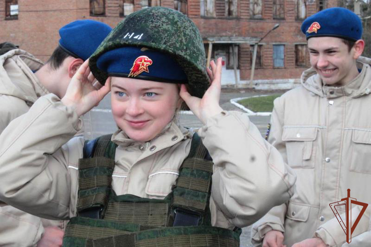 Военнослужащие воинских частей Росгвардии по охране важных государственных объектов отметили профессиональный праздник в Сибири