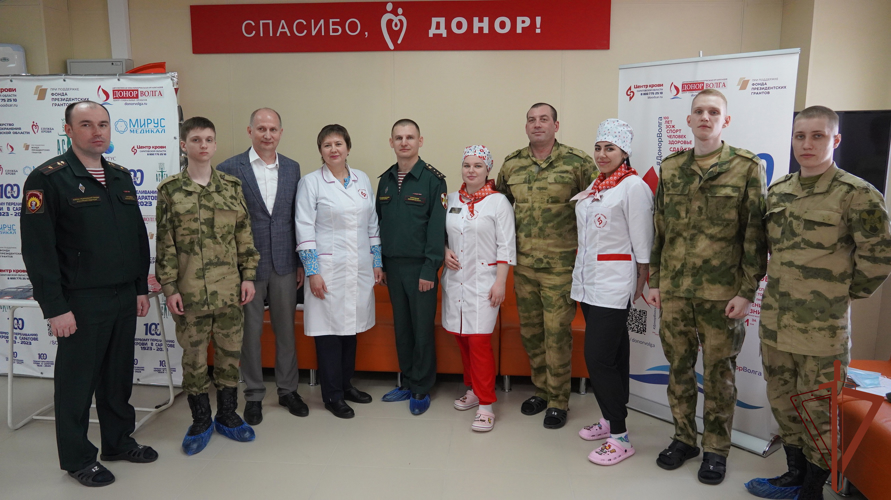Оркестр Росгвардии выступил на всероссийской донорской акции в Саратове