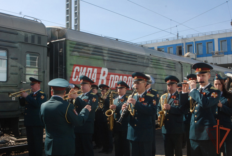 Росгвардейцы приняли участие в охране общественного порядка во время пребывания поезда "Сила в правде" в Кирове
