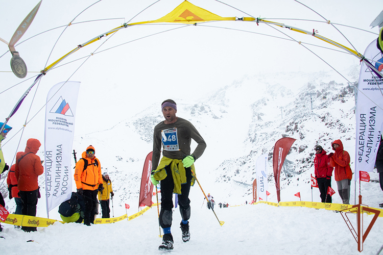 Росгвардейцы участвуют в международном фестивале Red Fox Elbrus Race 2024 