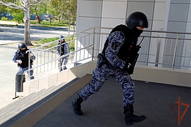 Сотрудники Росгвардии приняли участие во всероссийских антитеррористических учениях на Урале