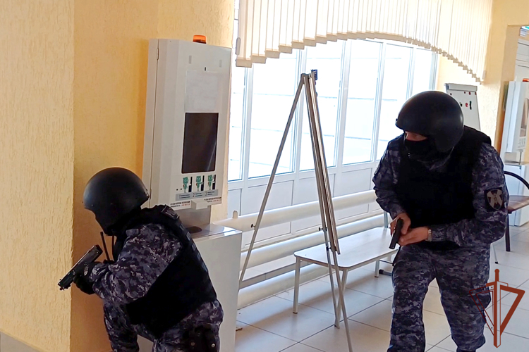 Сотрудники Росгвардии приняли участие во всероссийских антитеррористических учениях на Урале