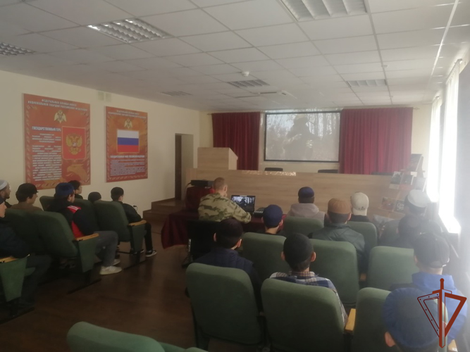Приуроченные ко  Дню Победы патриотические мероприятия провели росгвардейцы  для молодёжи  